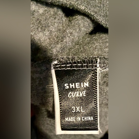 🤩3/$15🤩 SHEIN Gray Crewneck Sweatshirt with Heart - Picture 2 of 2